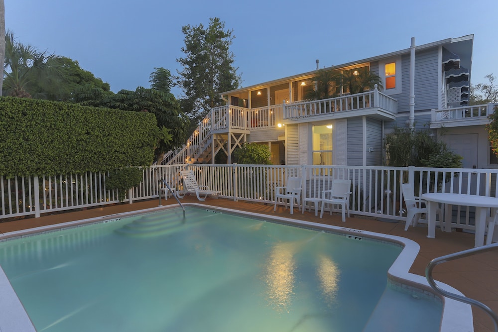 Meranova Guest Inn 3/50