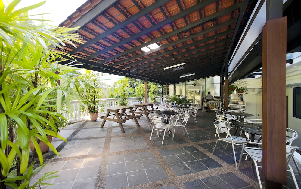 Harbour Ville Hotel 51/61