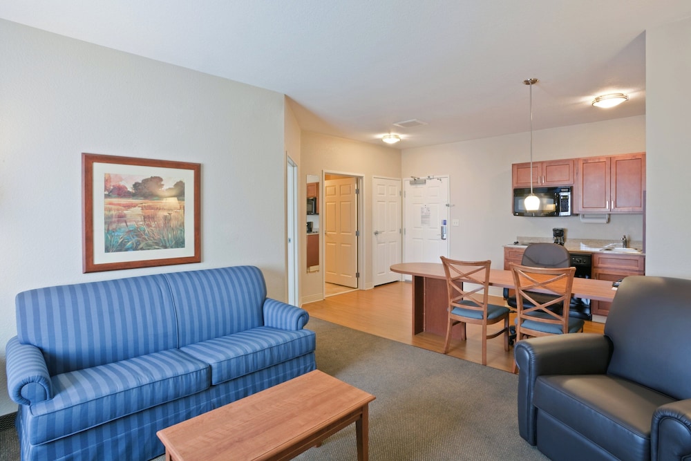 Candlewood Suites 27/48