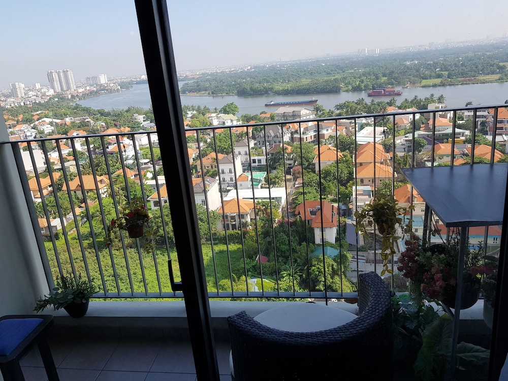 Riverfront Osis Resort Balcony 23/26