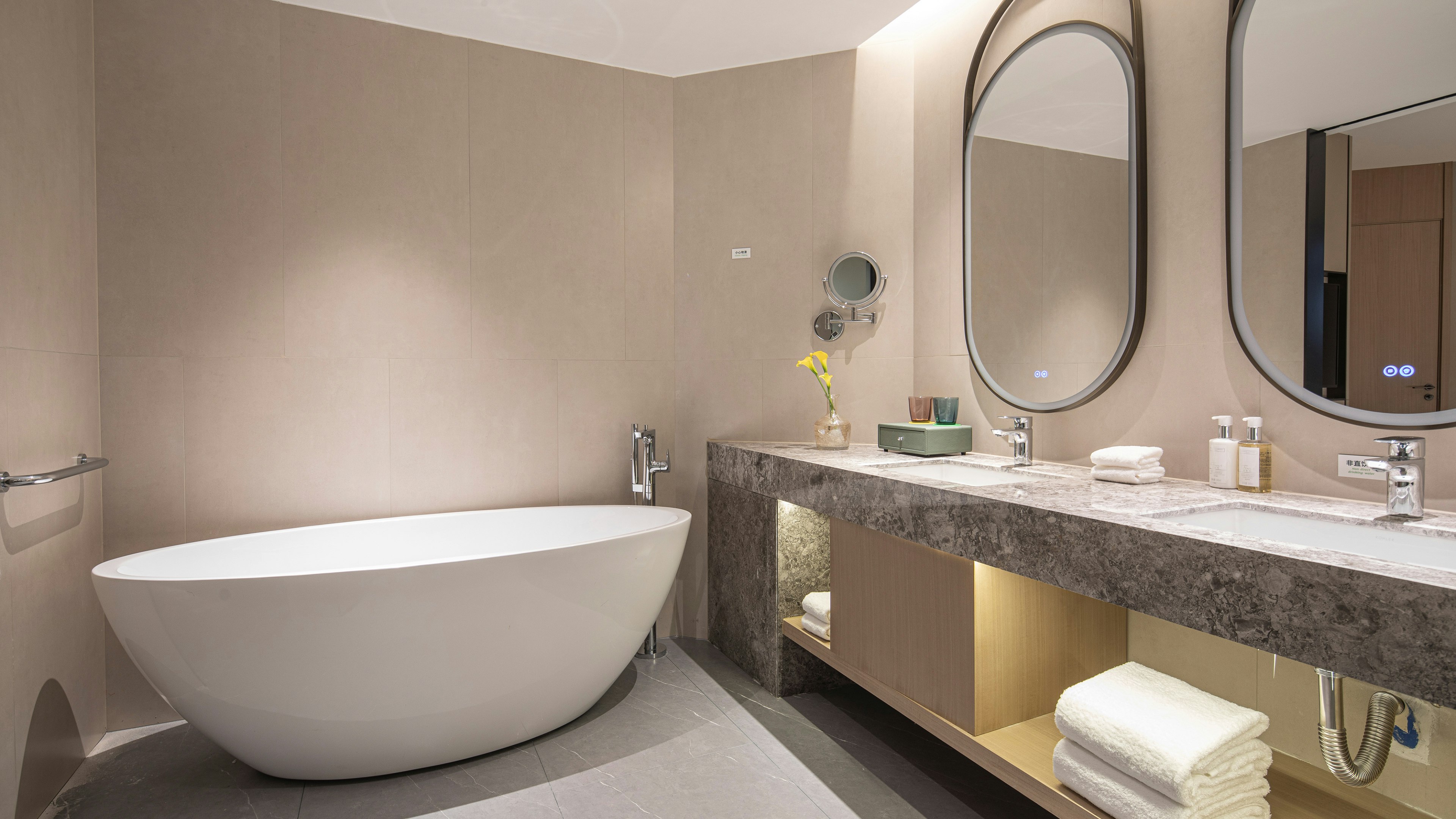 Holiday Inn TongXiang 48/50