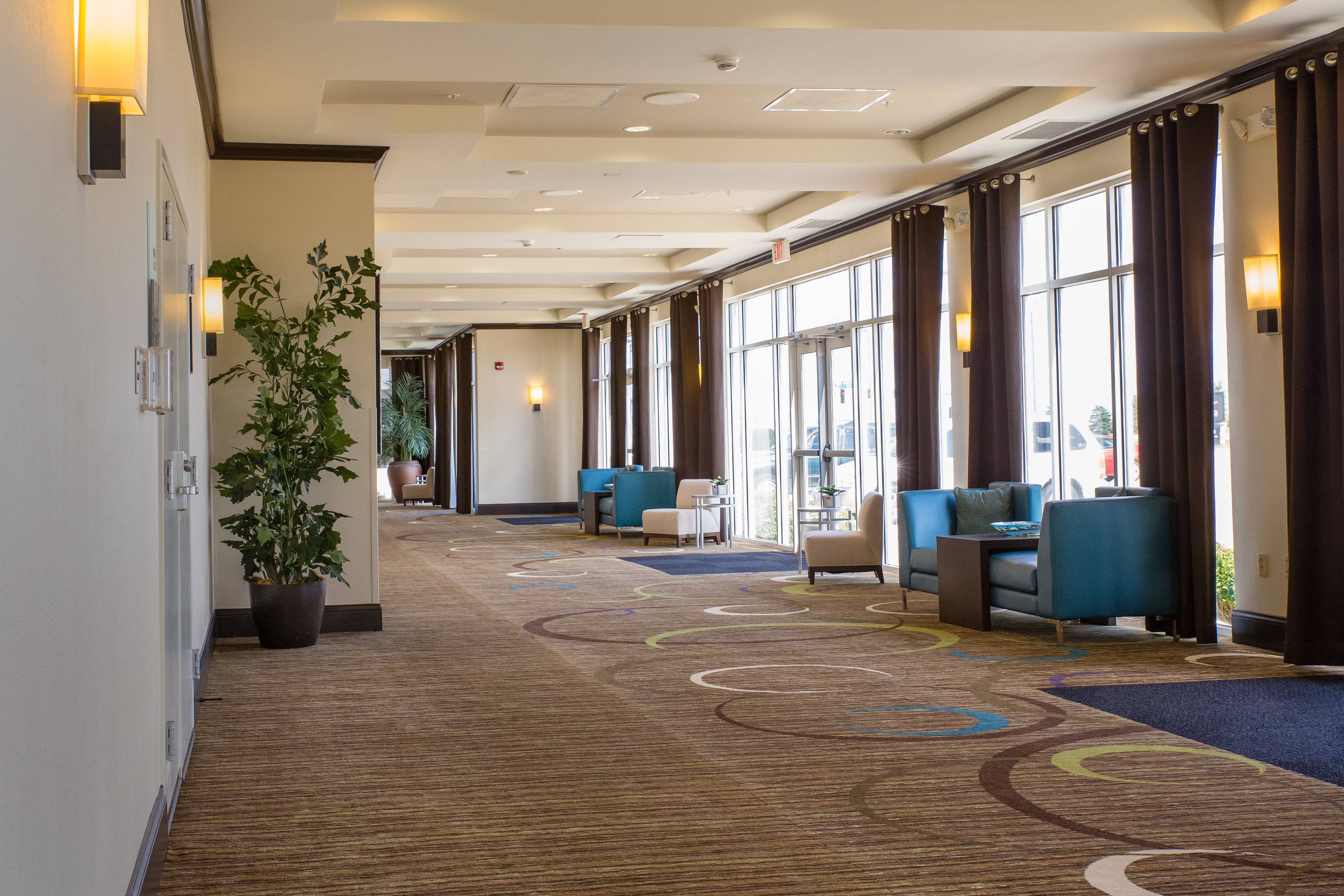 Holiday Inn Hotel Suites Bloomington Airport 46/50