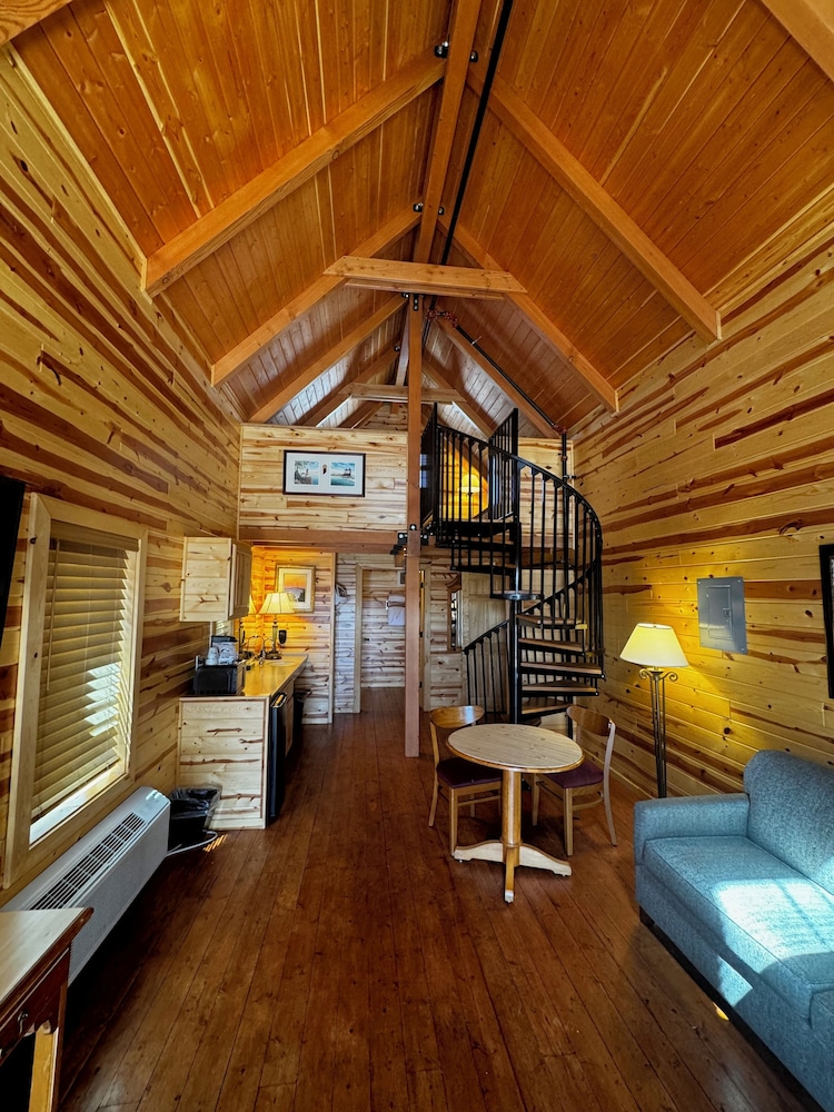 Cabins of Mackinaw 24/53