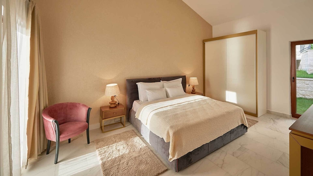 3 Bedrooms, Villa, 3 King Beds, Beach Front