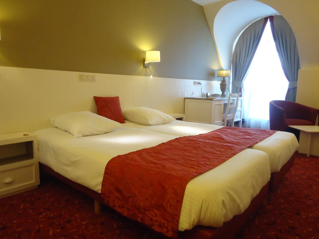 Comfort Room Twin
