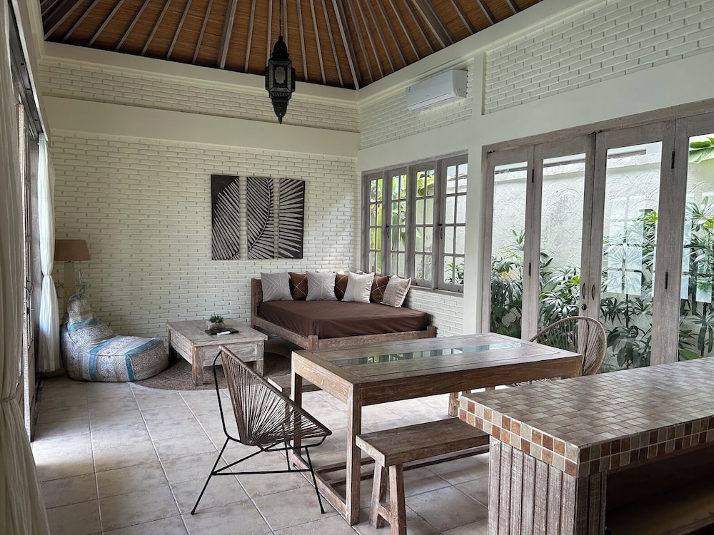 Artemis Villa And Hotel 31/46