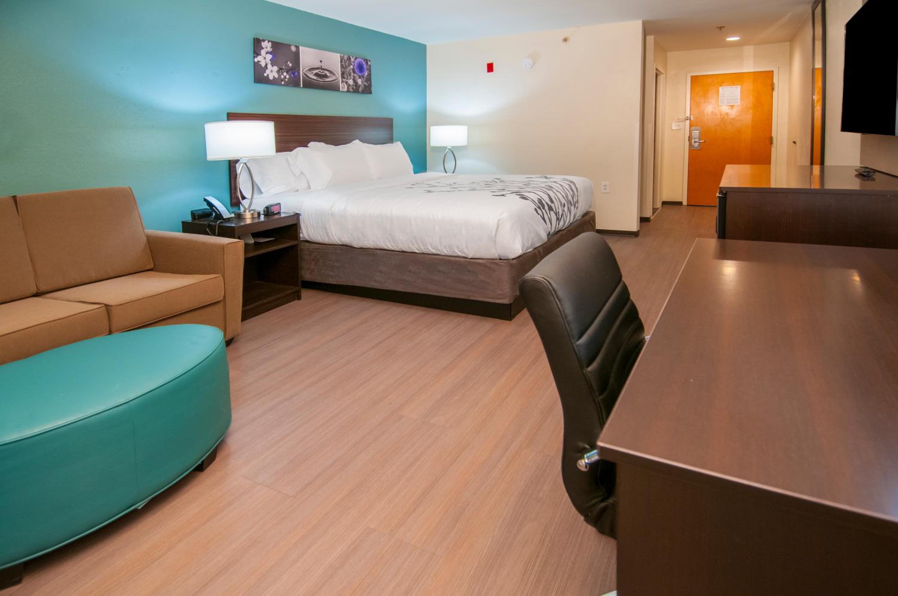 ROOM, KING BED