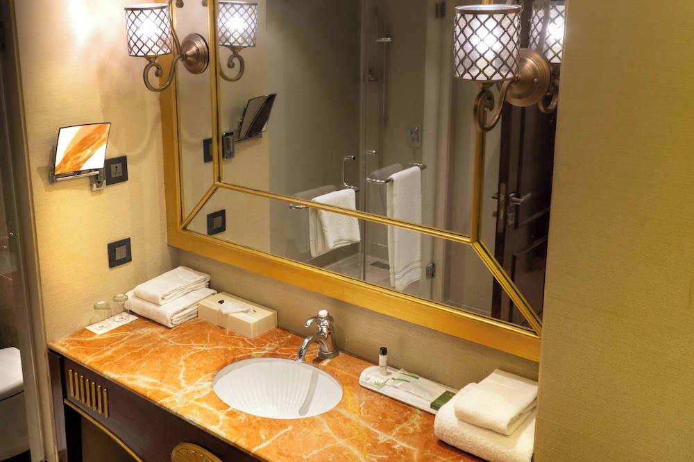 Golden Galaxy Hotels & Resorts 49/50