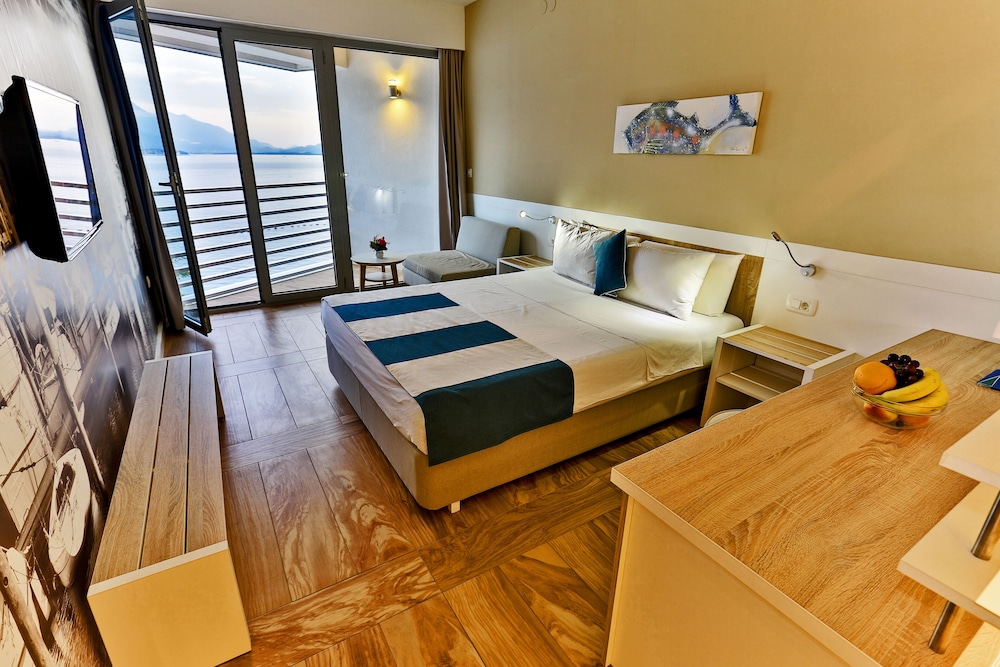 Carine Hotel Delfin 9/40