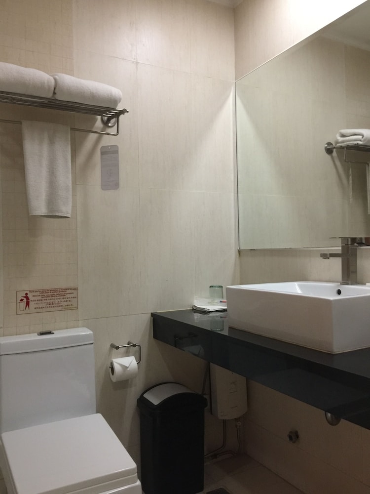 Allure Hotel And Suites 33/55
