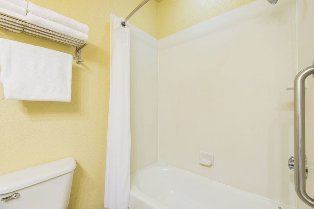 Holiday Inn Express Hotel And Suites el Dorado Ks 51/52