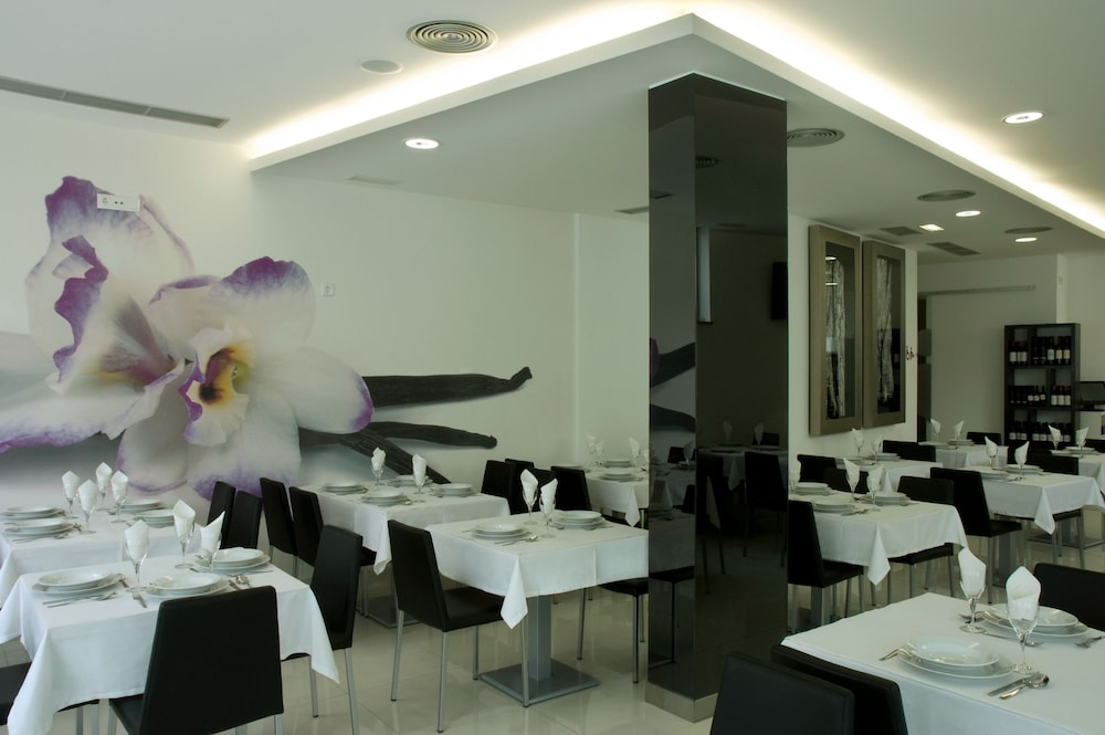 Genesis Hotel 25/30
