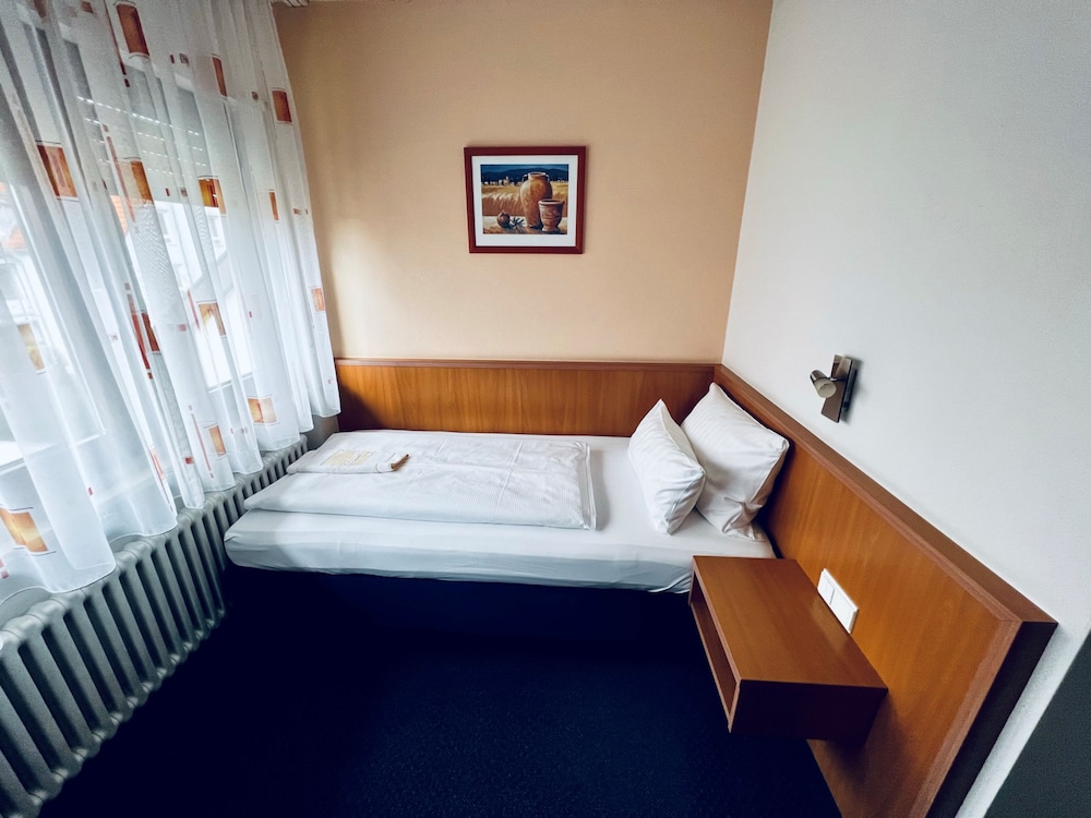 Standard, Single, Single Bed