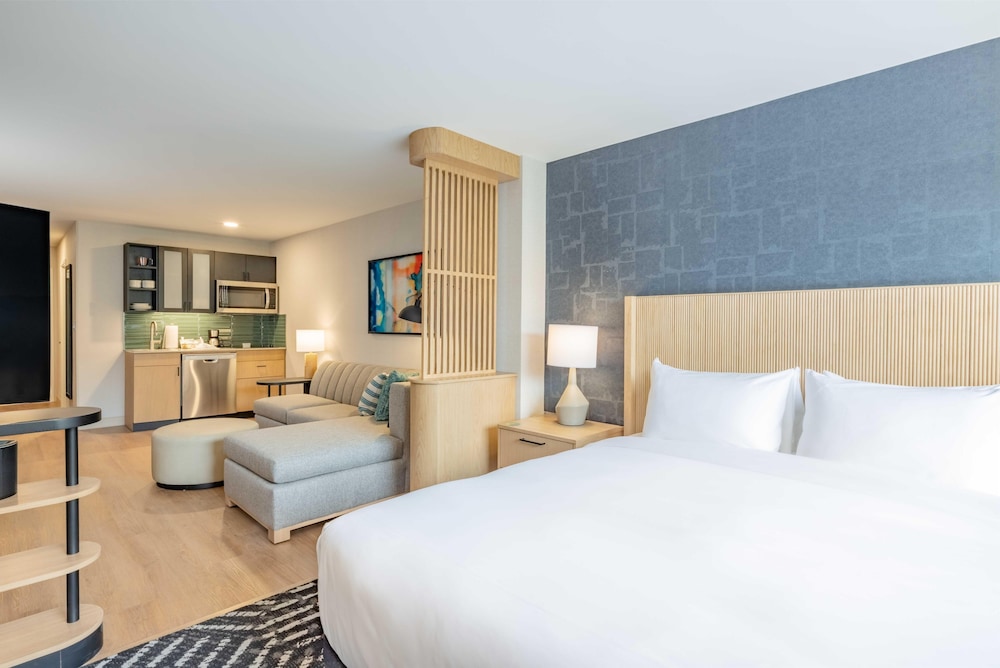 Hyatt House Portland Airport 9/50