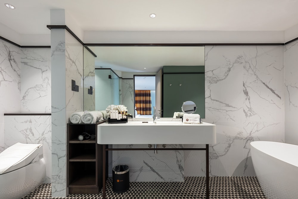 جناح بريميير تنفيذي بسرير كينج، The George Penang by The Crest Collection 4/4