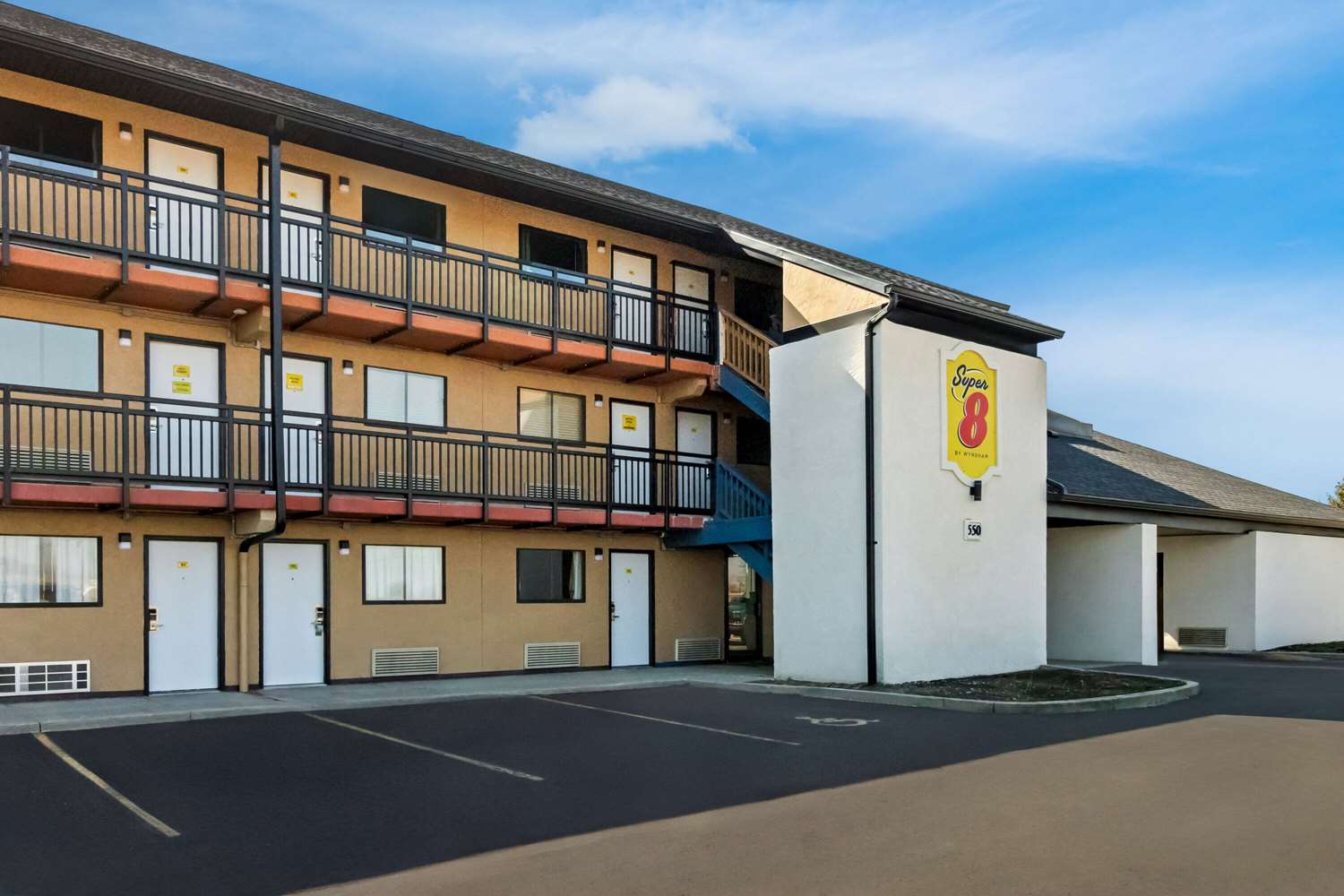 Super 8 by Wyndham Vandalia/Dayton International Airport OH 14/15