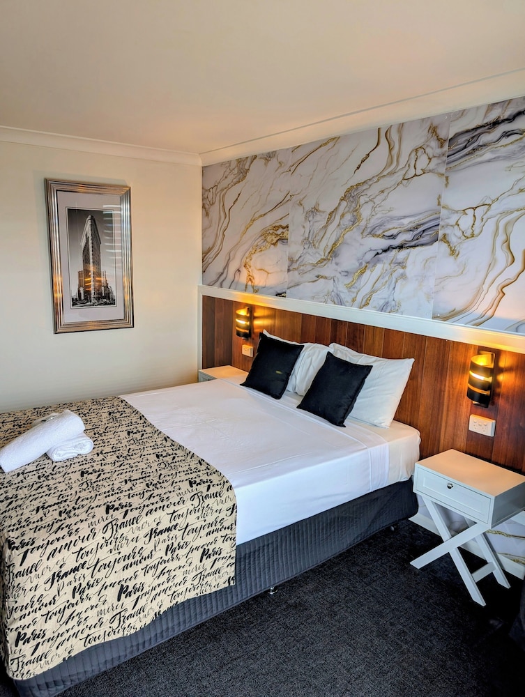 Hampton Villa Motel (ex.Comfort Inn Rockhampton) 9/71