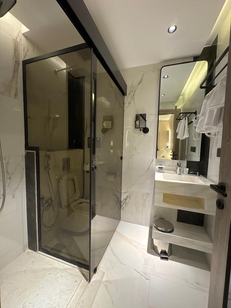 ثلاثة وستون أجنحة فندقية(Sixty Three Hotel) 49/50
