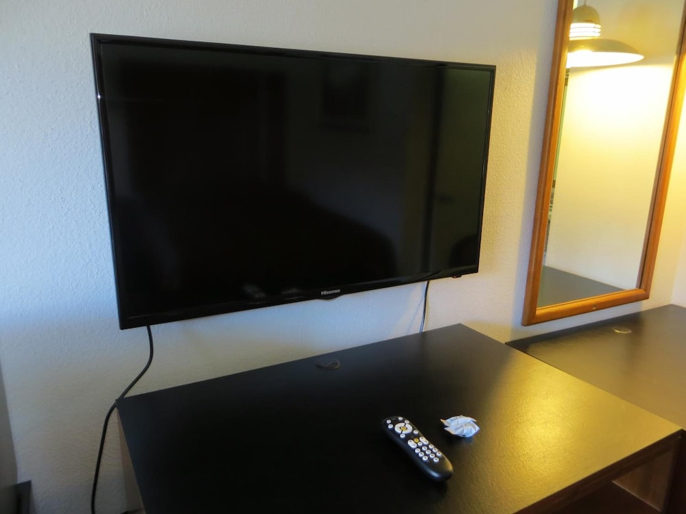 Riverside Inn & Suites 34/56