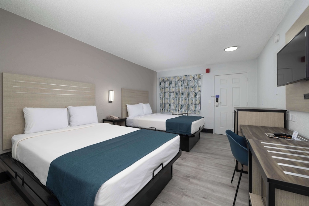 Deluxe, 2 Double Beds