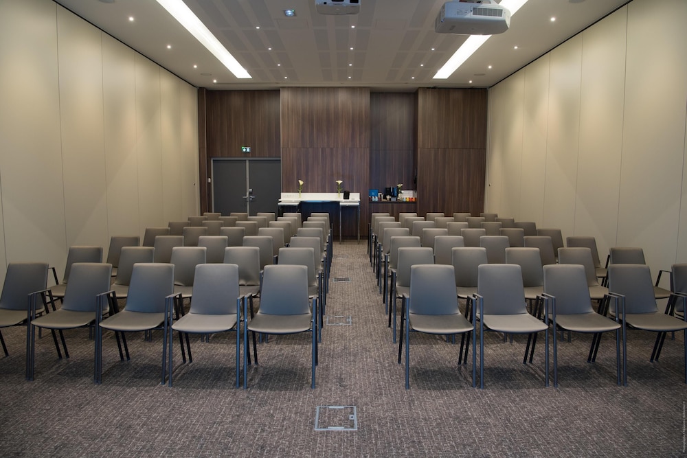 Radisson Blu CDG Airport Terminal Hotel, Paris 45/50