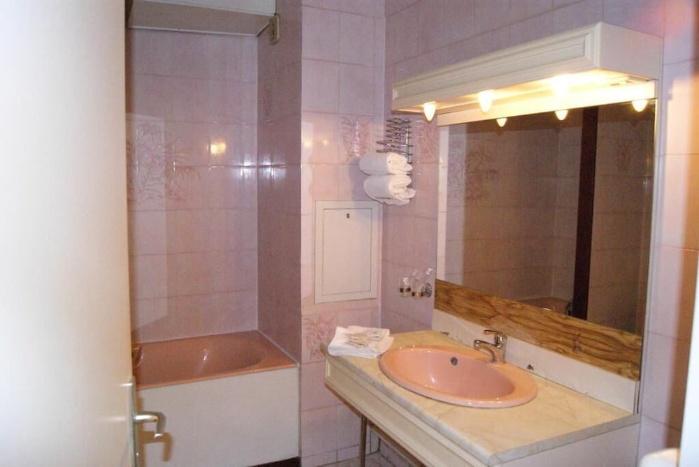 Hotel Bonaparte 37/65