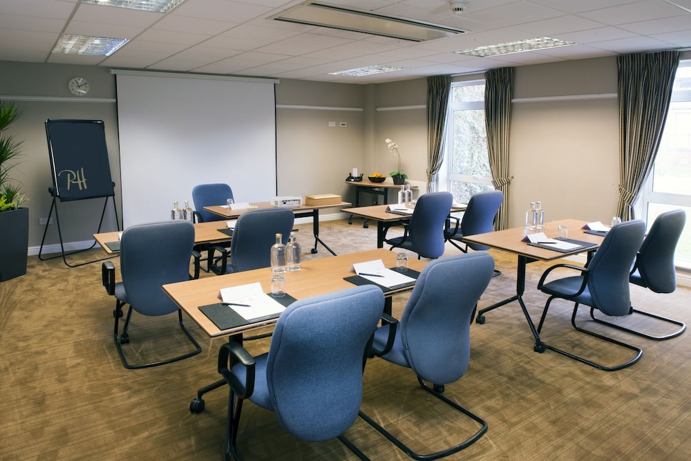 De Vere Cranage Estate 36/44