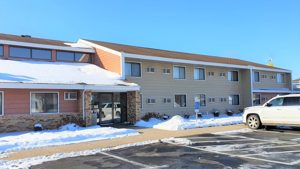 AmeriVu Inn and Suites - Avon 1/17