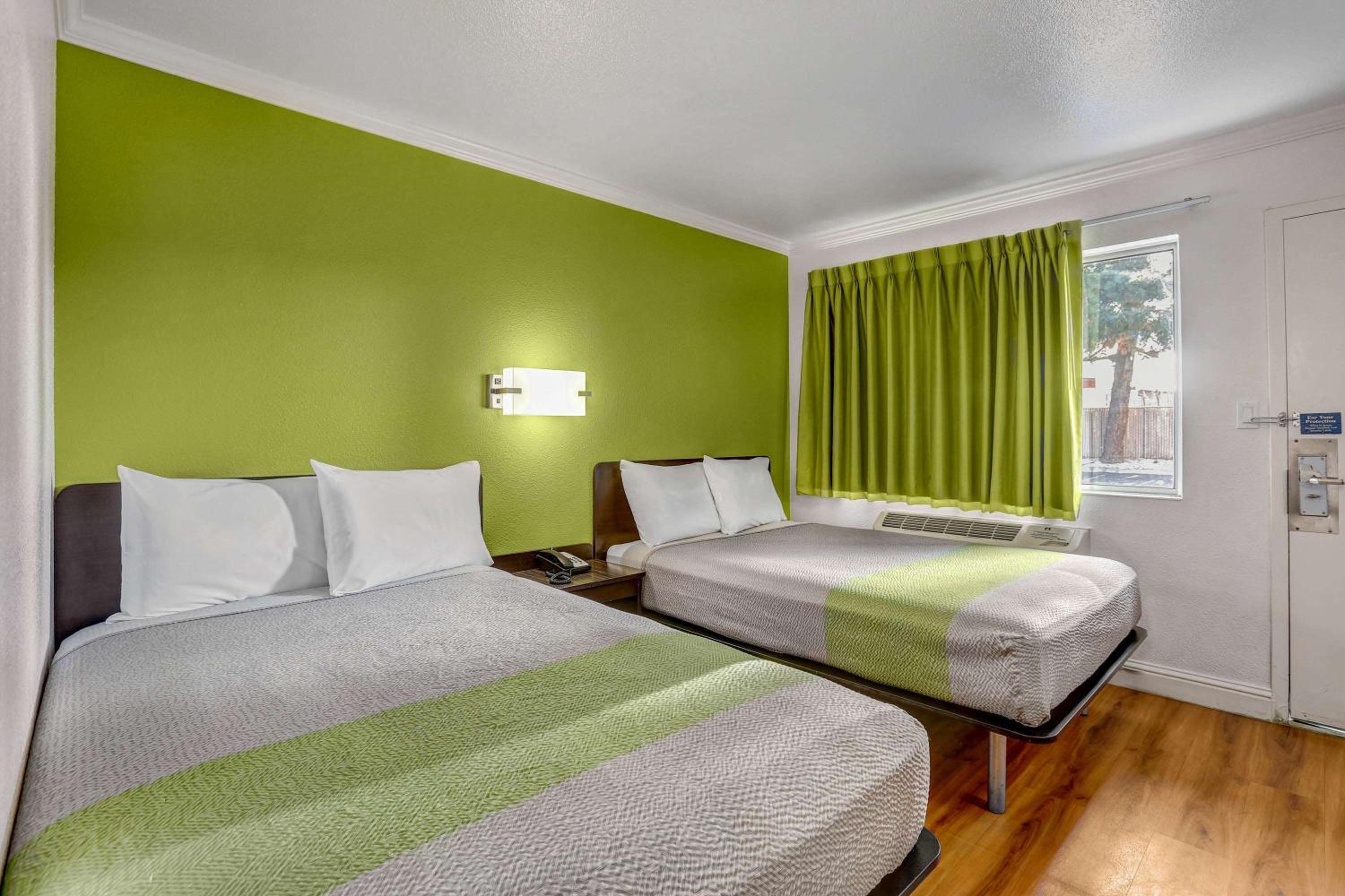 2 Full Beds - Smoking