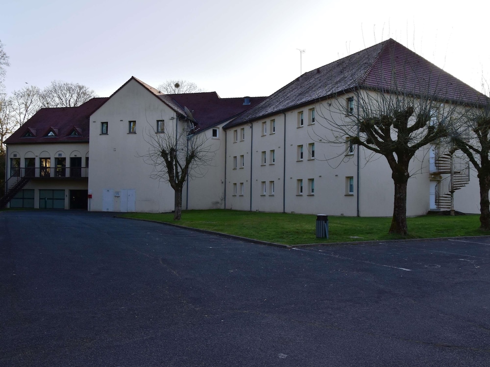 Ibis Nevers 8/63