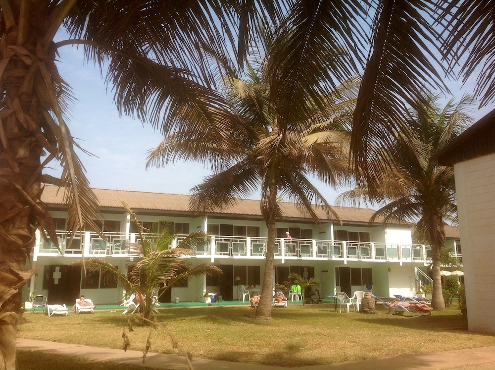 Bungalow Beach Hotel in SERREKUNDA