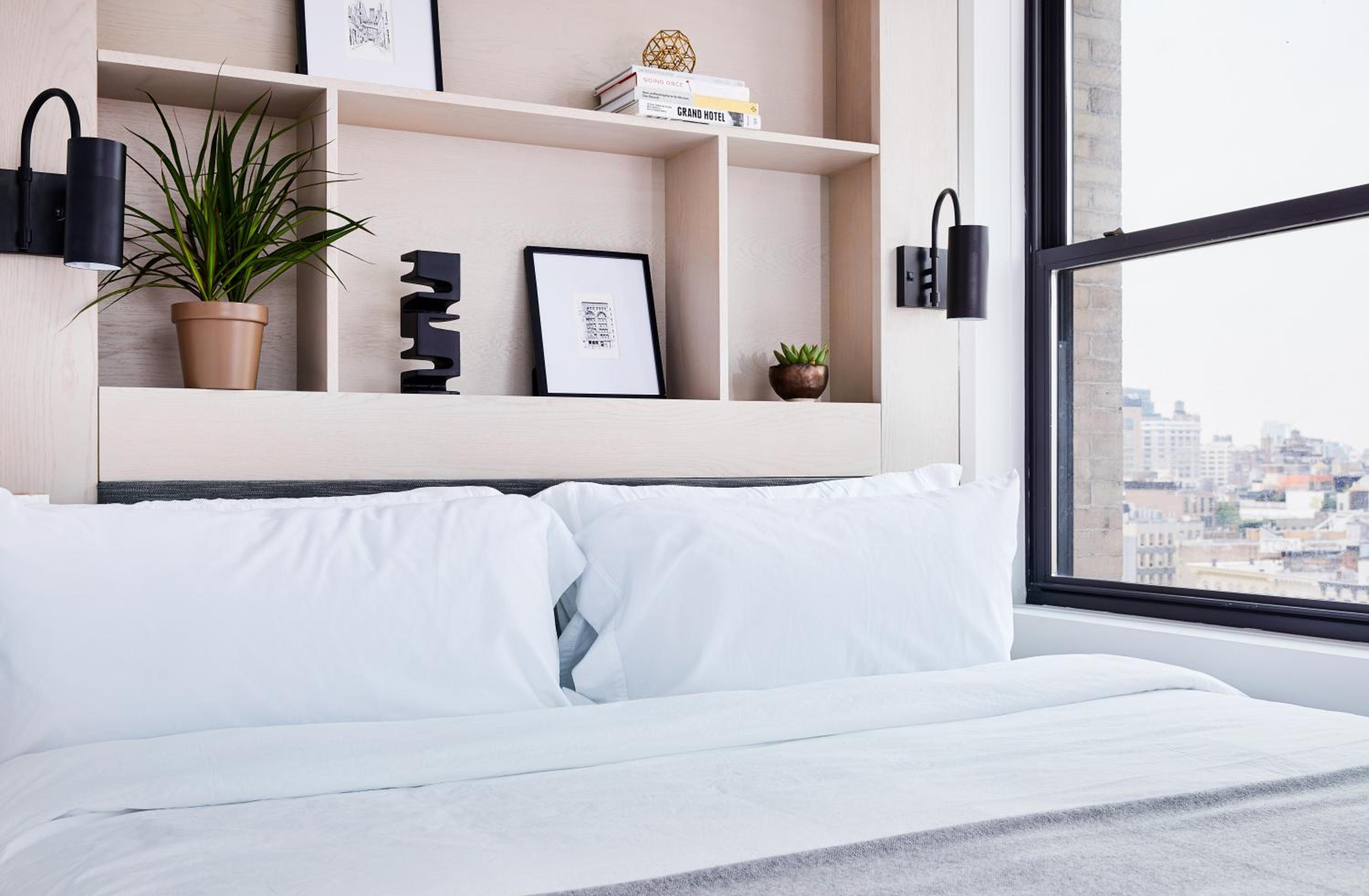 ROOM, KING BED, CITY VIEW, CORNER