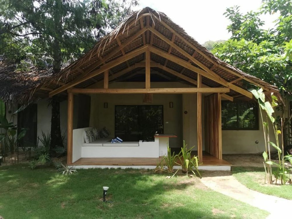 El Nido Mahogany Beach 2/70