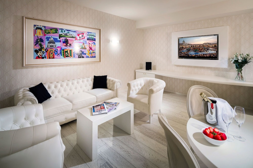 Base To Work Hotel 26/42