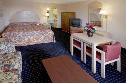 SUITE, KING BED