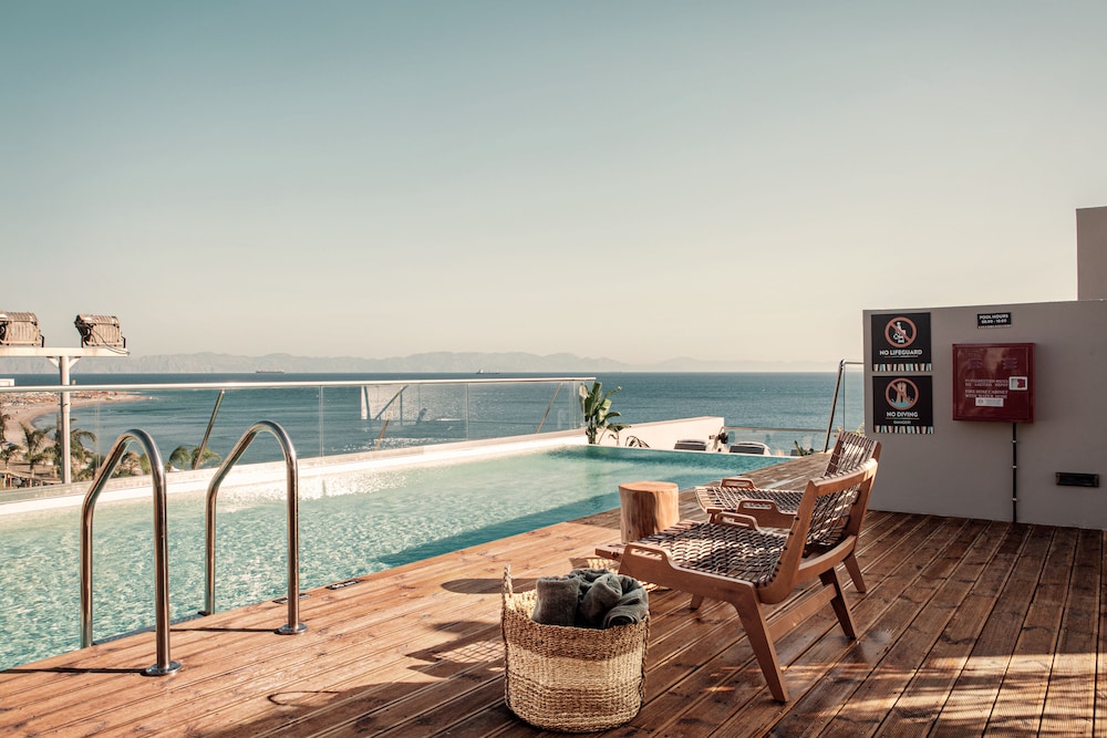 Cook's Club City Beach Rhodes 59/63