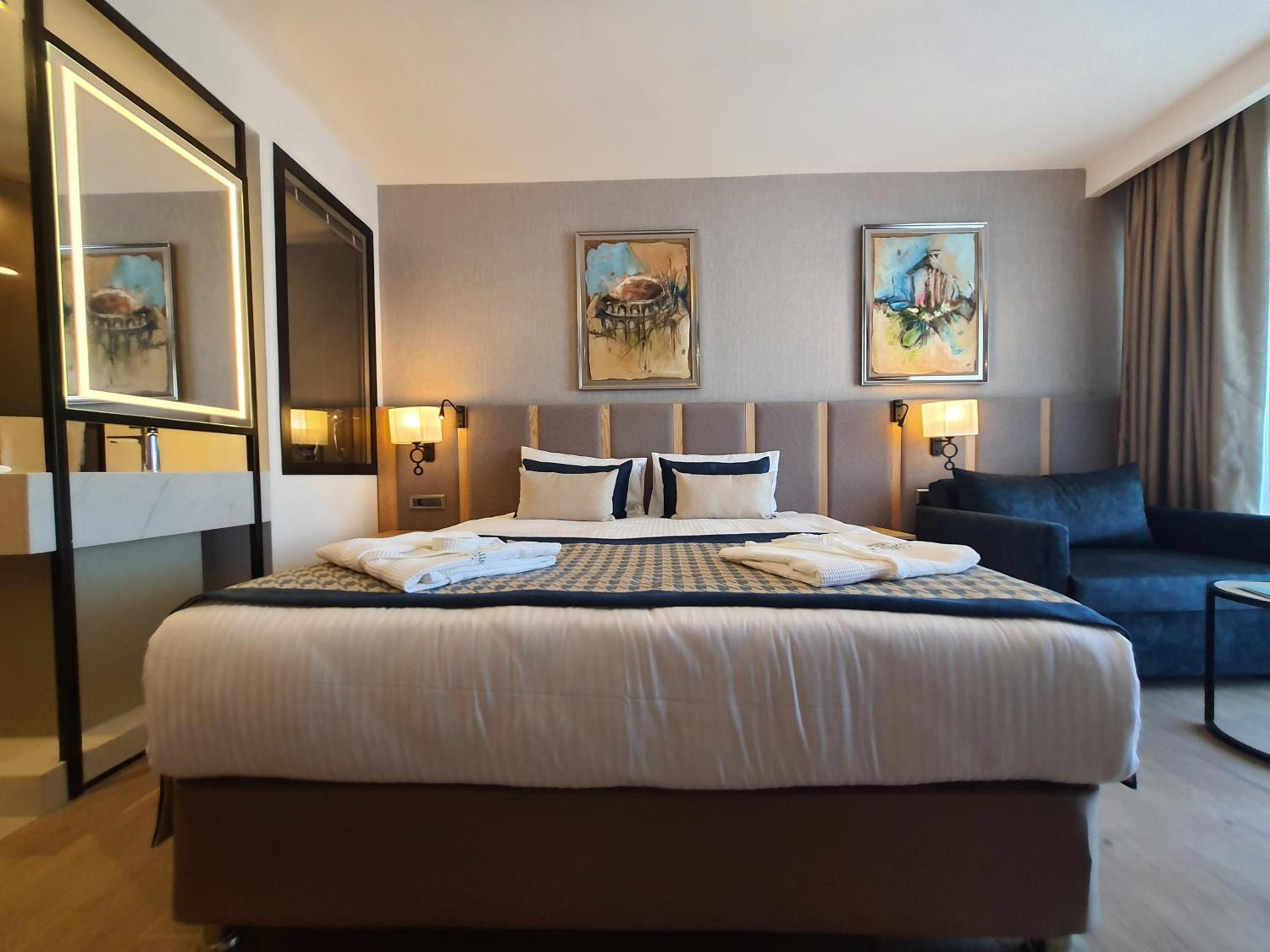 Deluxe, Double Bed, Pool Access