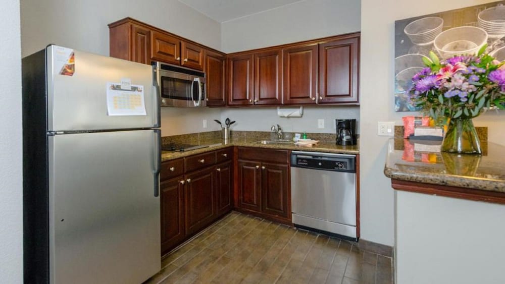 Staybridge Suites Houston-Nasa/Clear Lake 12/80