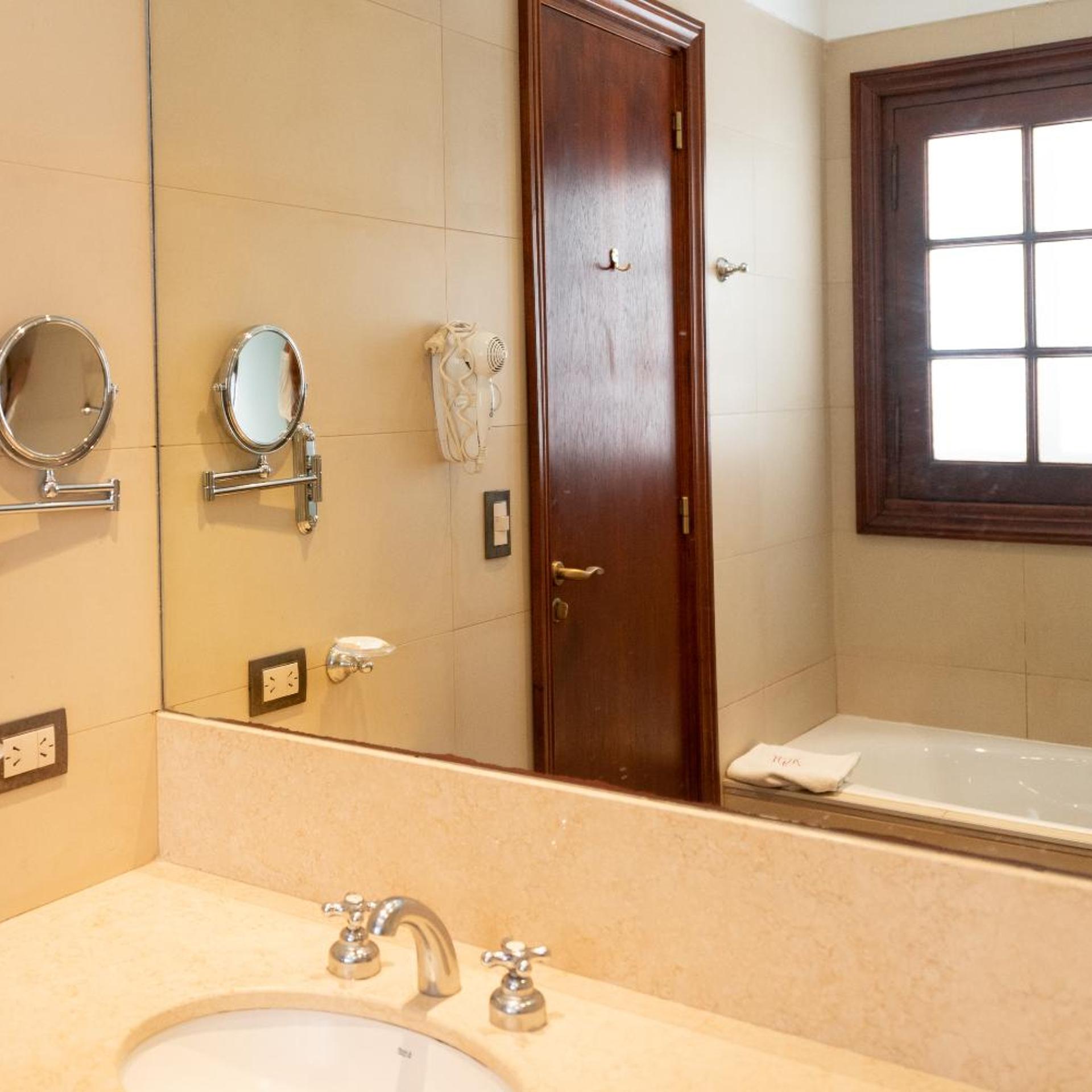 Altos de Guemes Hotel 48/50