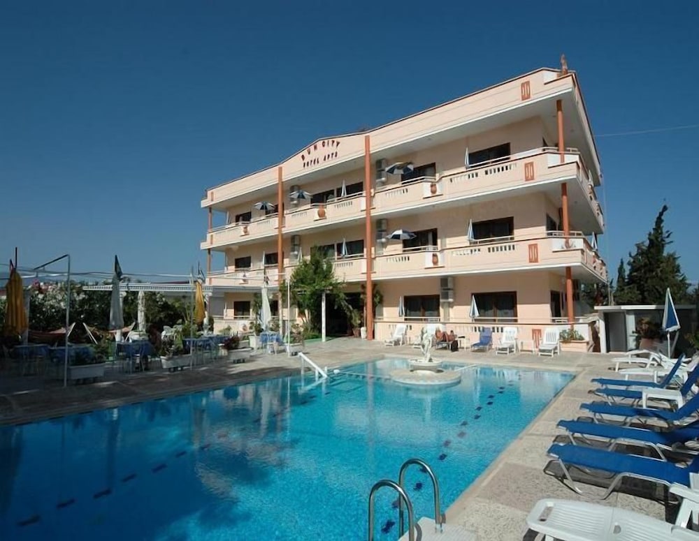 Sun City Apartments 5/50