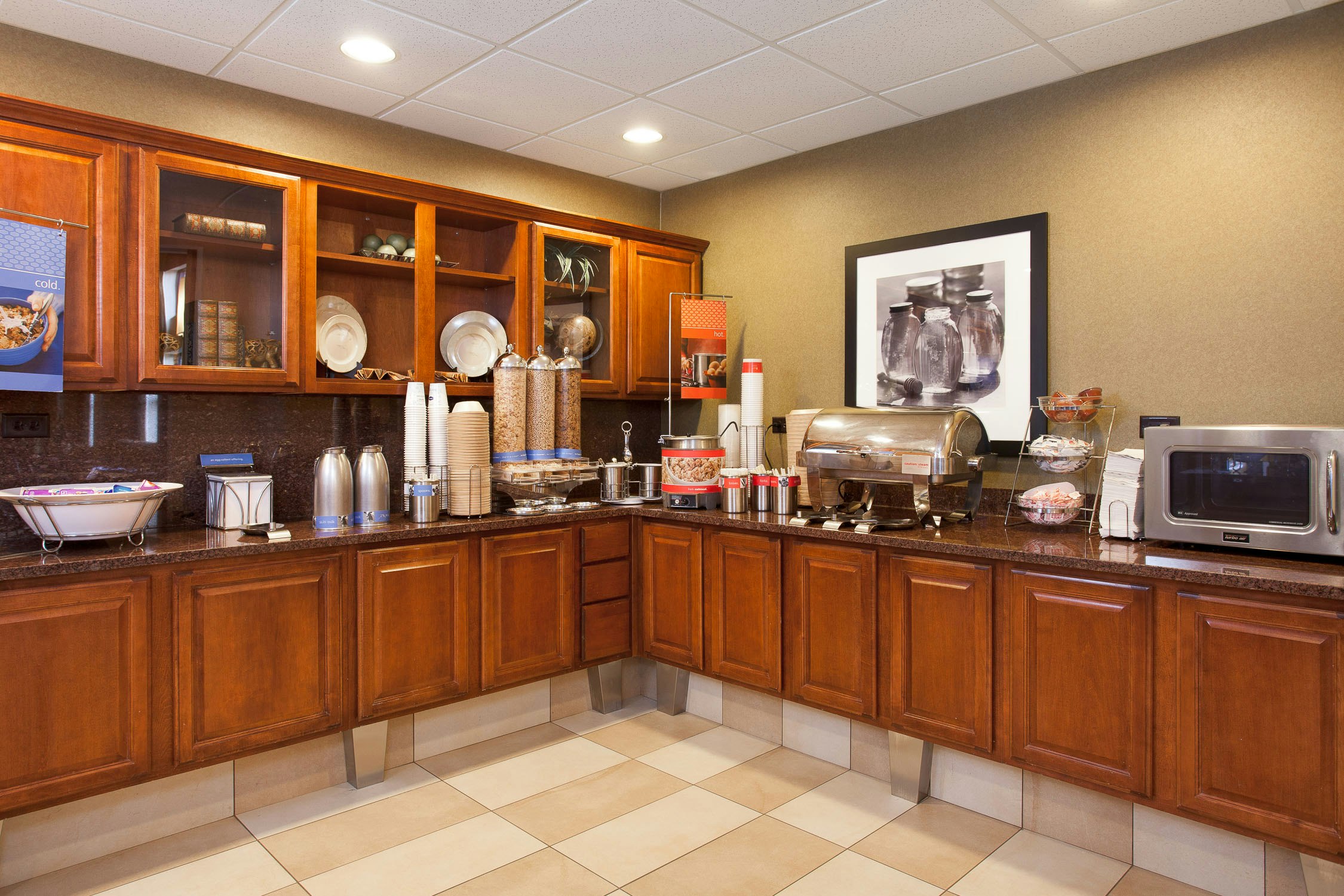 Hampton Inn Suites Addison 42/58