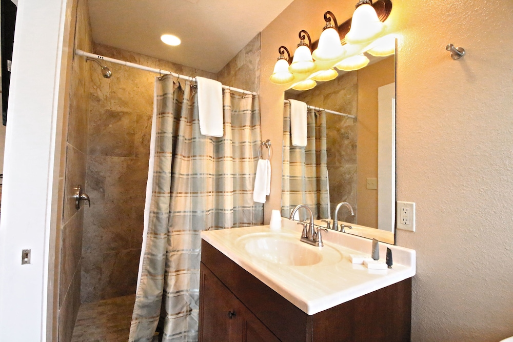 Peach Tree Inn & Suites 64/67