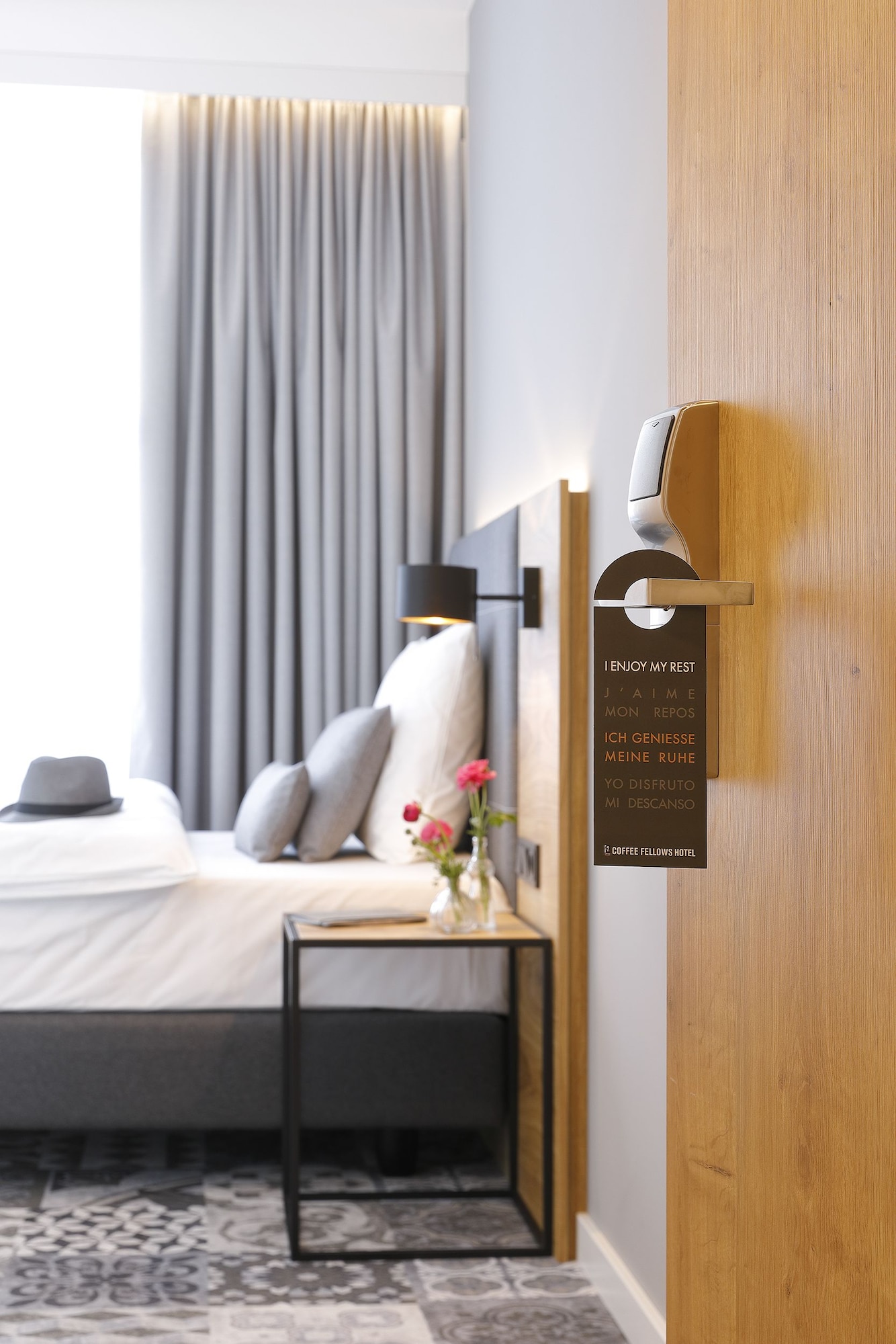 ROOM, TWIN BEDS