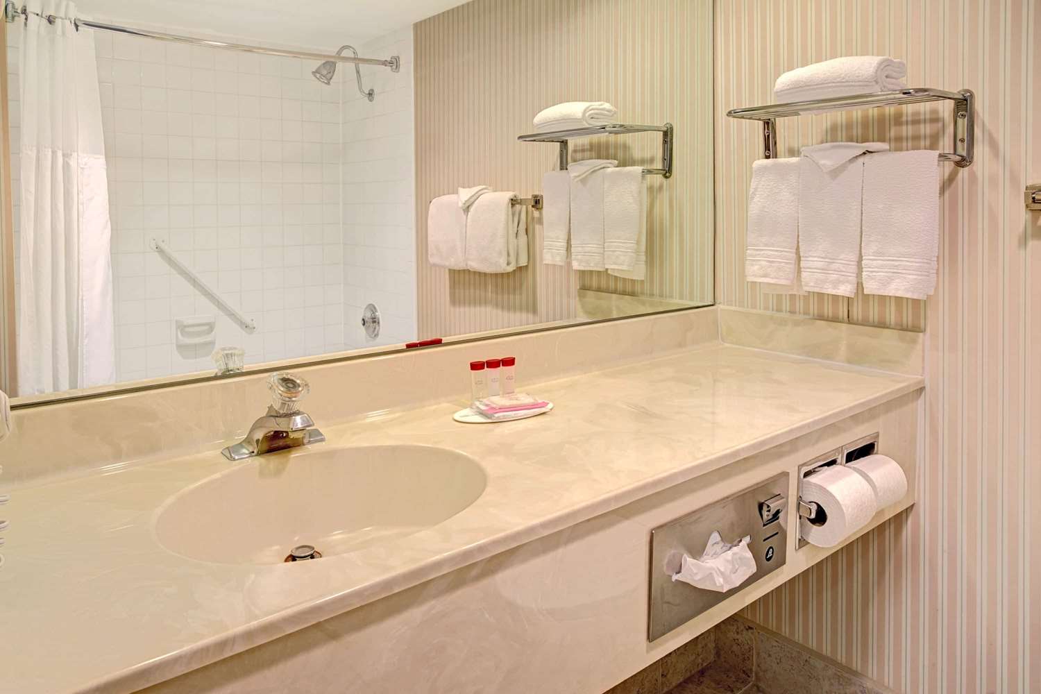 Four Points by Sheraton Englewood 16/18