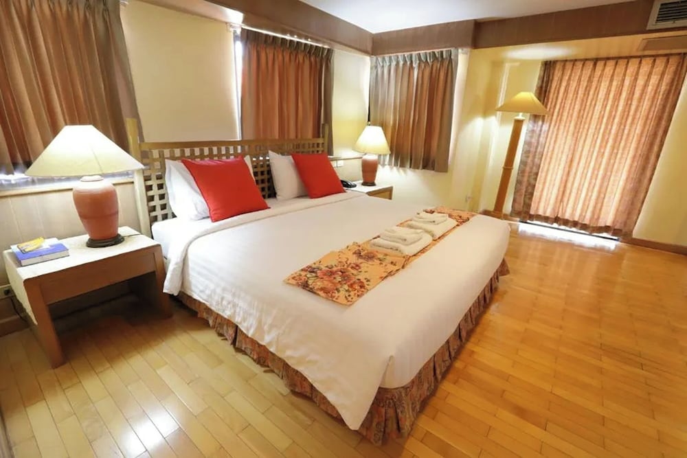 DELUXE, SUITE