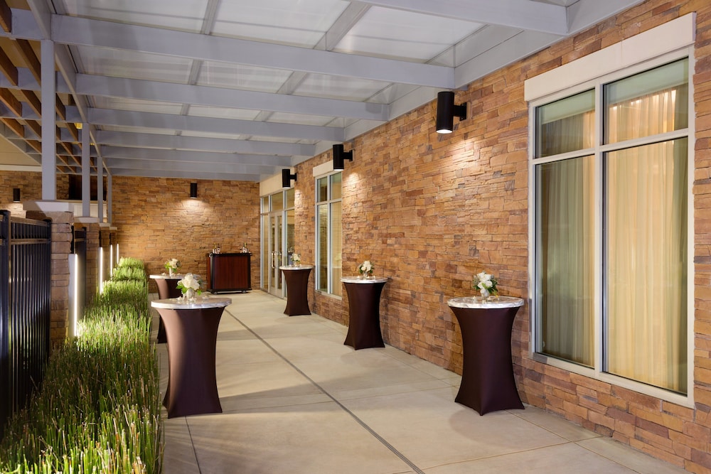 Hyatt Place Houston / The Woodlands 8/64