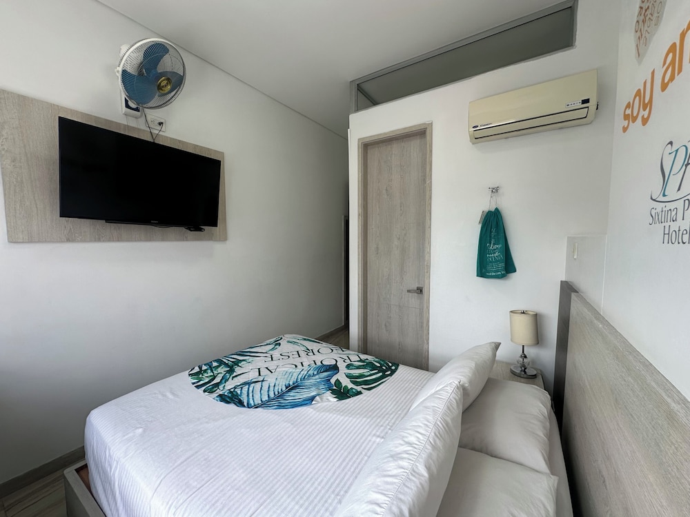 Sixtina Plaza Hotel 25/65