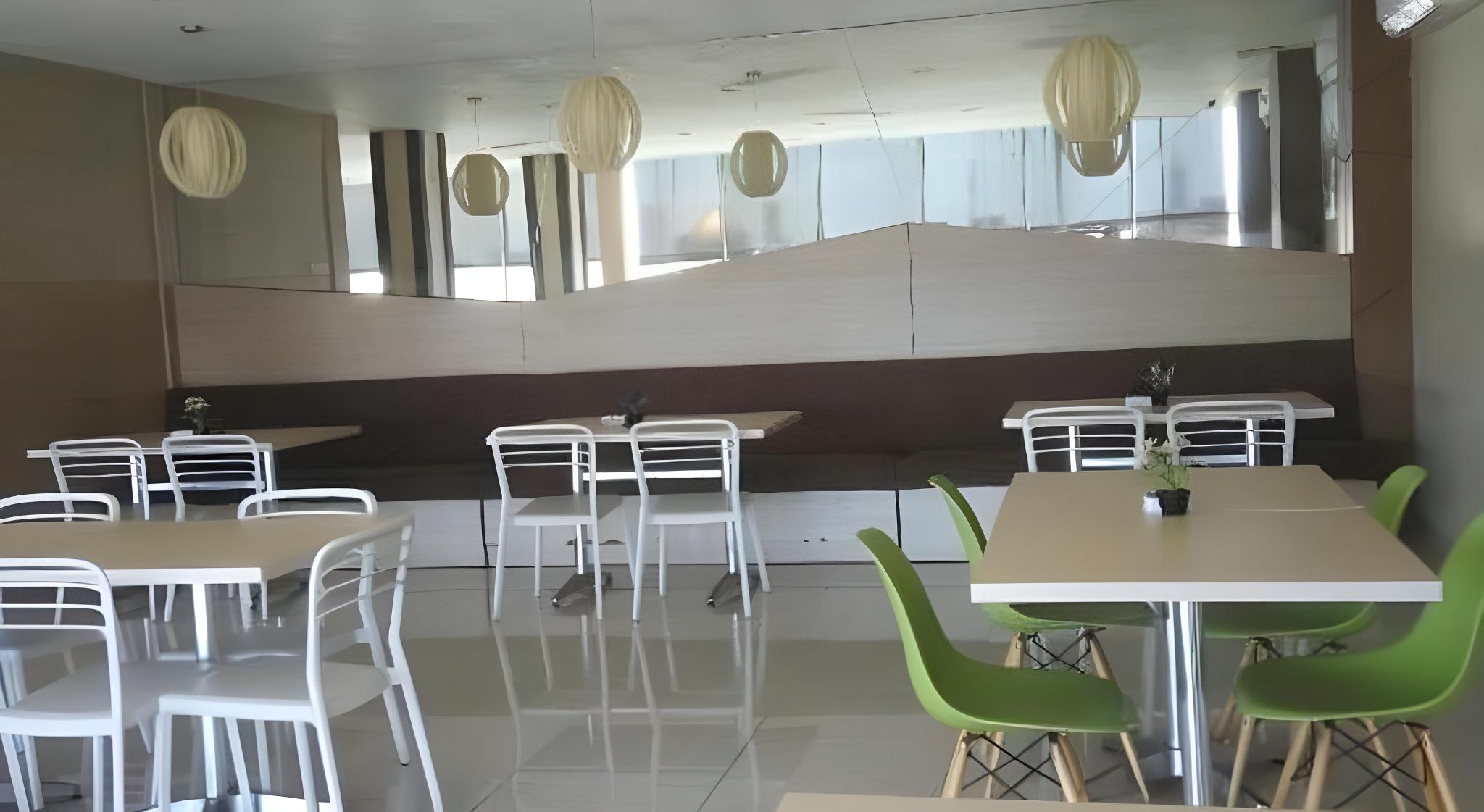 Max Hotel Panakkukang Makassar By LIFE 4/30