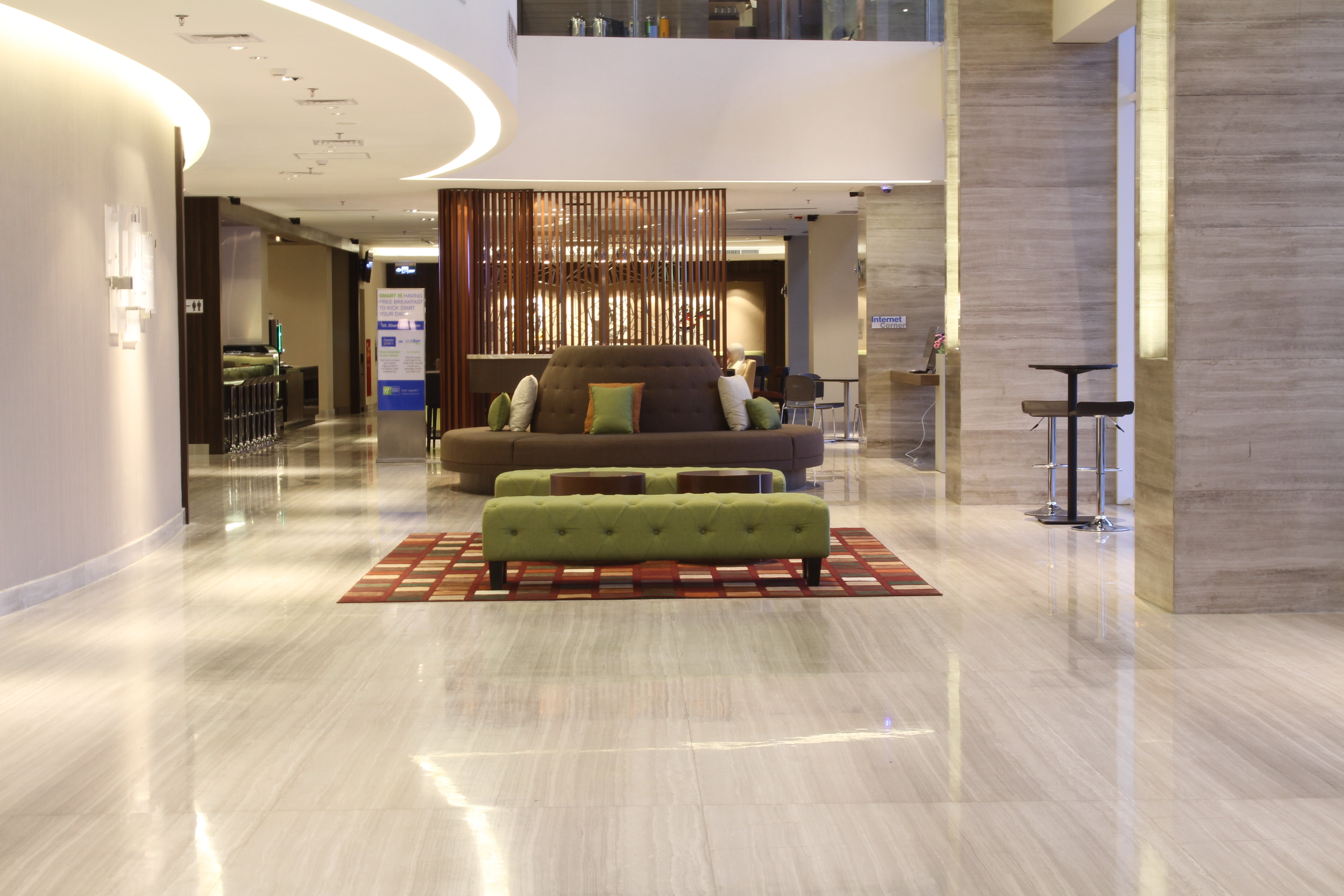 Holiday Inn Express Surabaya Centerpoint by Ihg 12/81