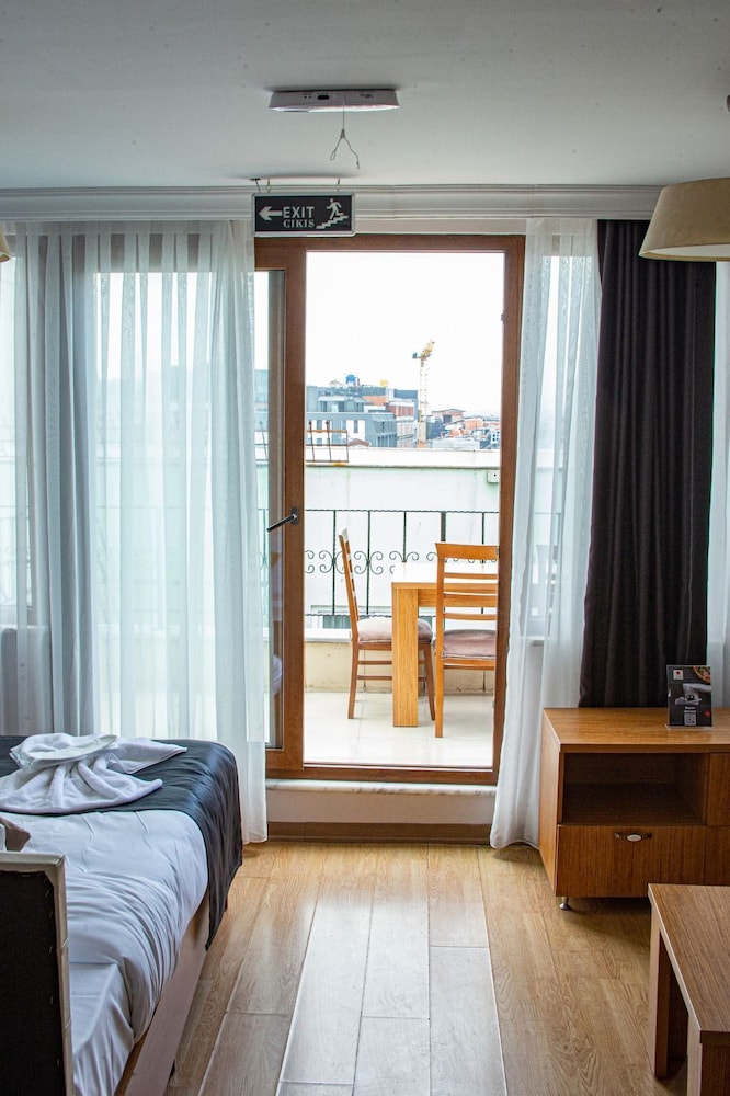 Three Apples Suites 9/39